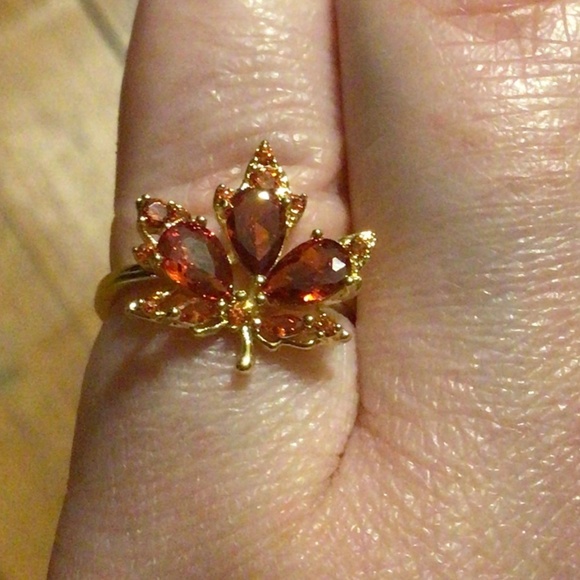 🍁Maple Leaf Ring🍁 - Picture 3 of 3